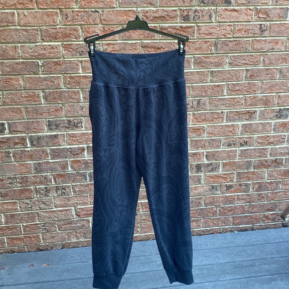 Athleta Salutation Textured Knit Joggers.  High waist wide band.  Size S - Picture 2 of 12